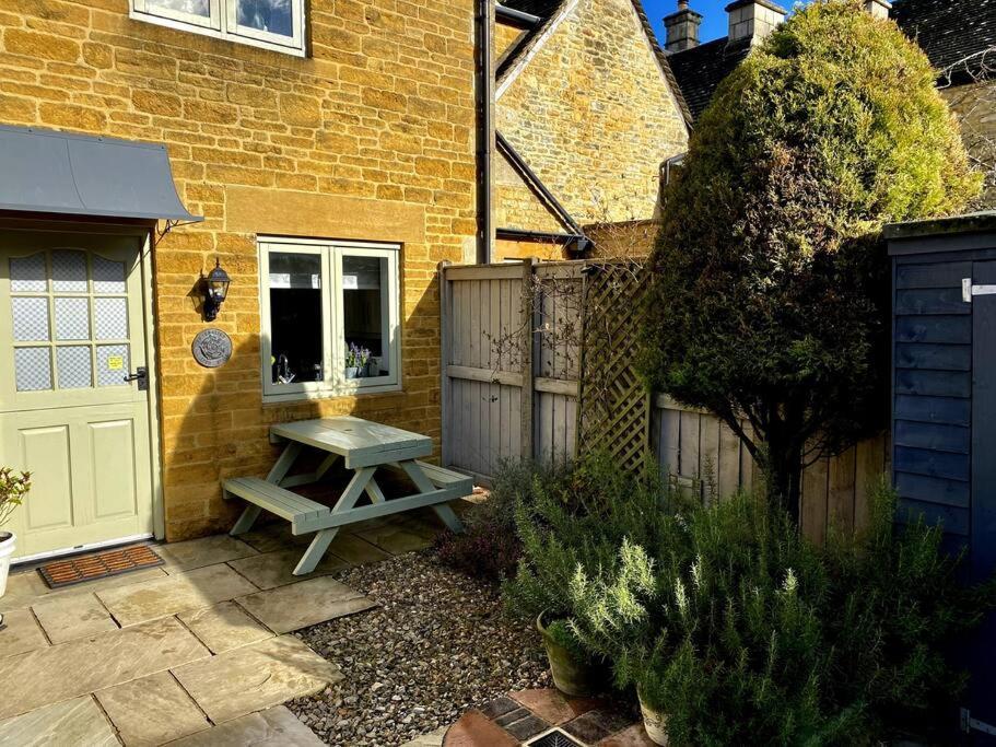 Historic Cotswold Chic Style For Uk Staycation Буртон-он-те-Уотер Экстерьер фото
