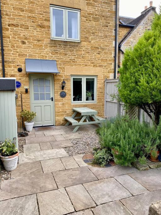 Historic Cotswold Chic Style For Uk Staycation Буртон-он-те-Уотер Экстерьер фото