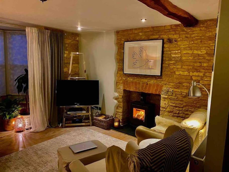 Historic Cotswold Chic Style For Uk Staycation Буртон-он-те-Уотер Экстерьер фото
